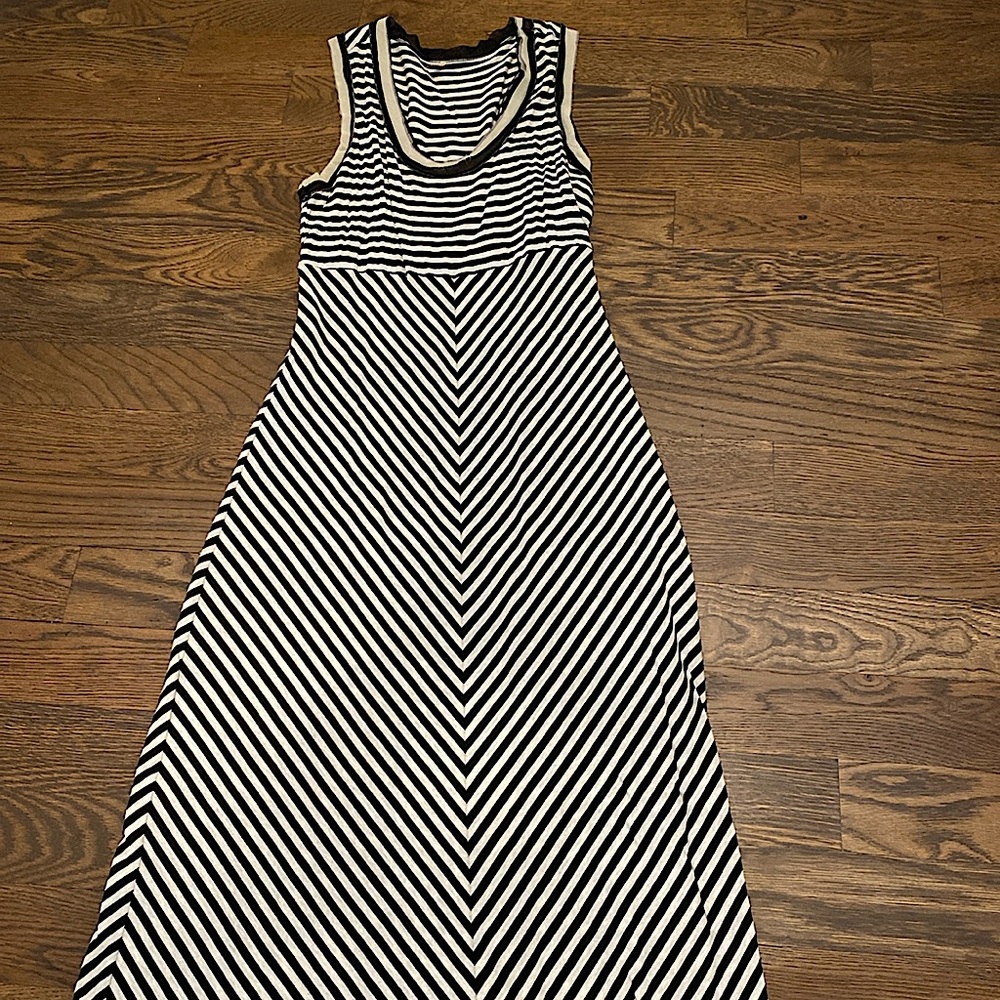 Woman’s Maxi Scoop Neck Sun Dress